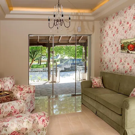 Megas Alexandros Hotel *